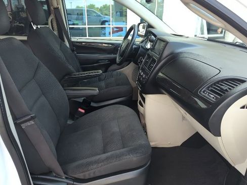 Used 2020 Dodge Grand Caravan SE FWD image 16