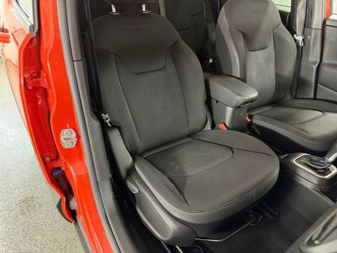 Used 2020 Jeep Renegade Altitude w/ UConnect 8.4 Nav Group AWD/4WD image 20