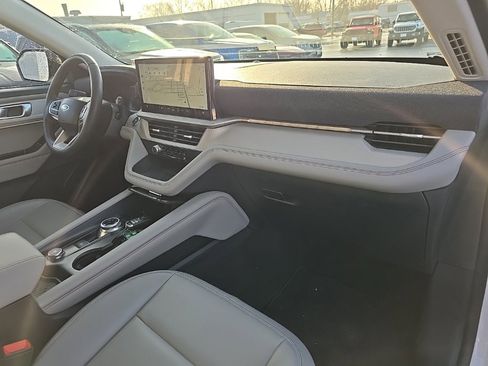 Used 2025 Ford Explorer Active w/ Active Comfort Package image 52