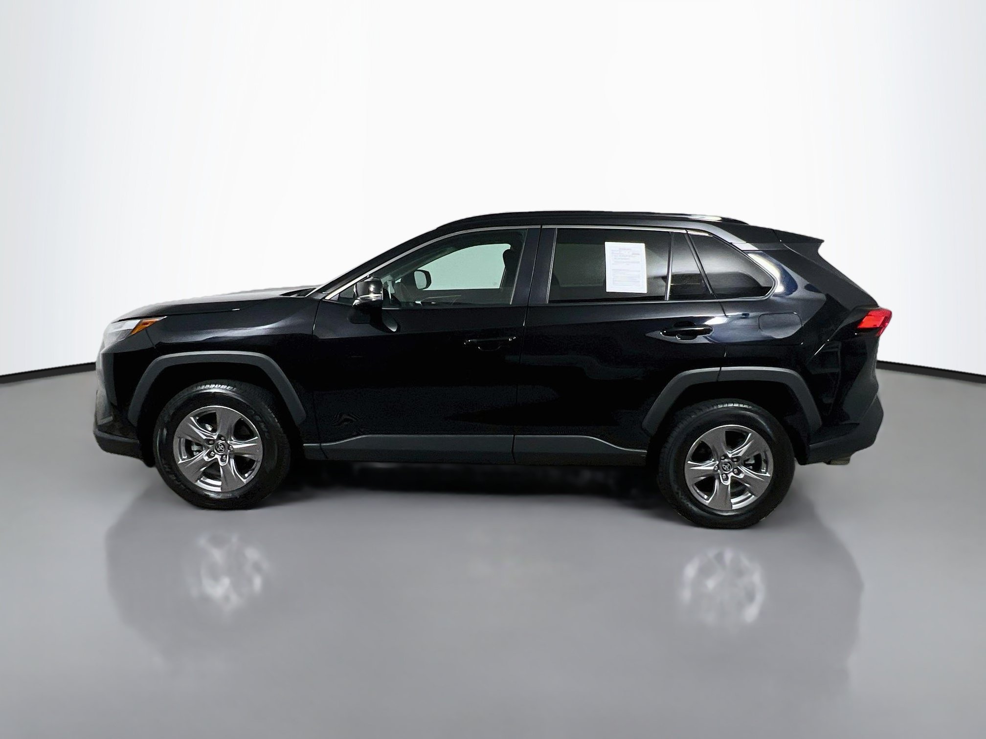 Used 2025 Toyota RAV4 XLE FWD image 9