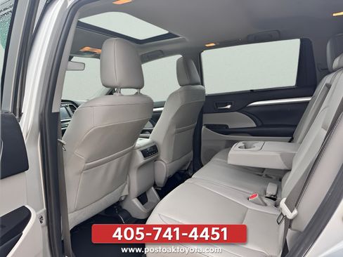 Used 2019 Toyota Highlander XLE w/ Protection Package #3 AWD/4WD image 13