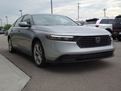 Used 2023 Honda Accord LX image 5
