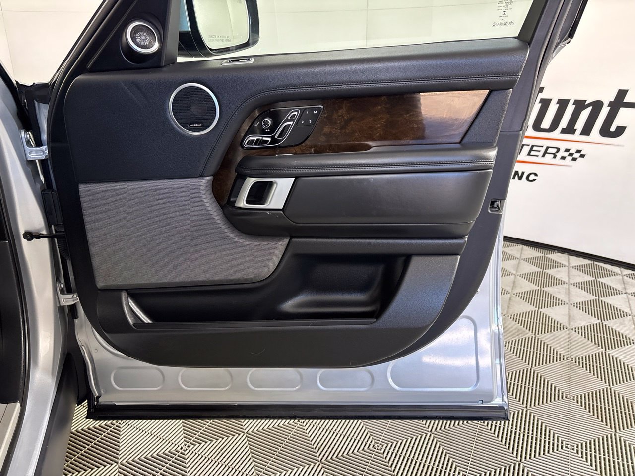 Used 2020 Land Rover Range Rover HSE AWD/4WD image 30