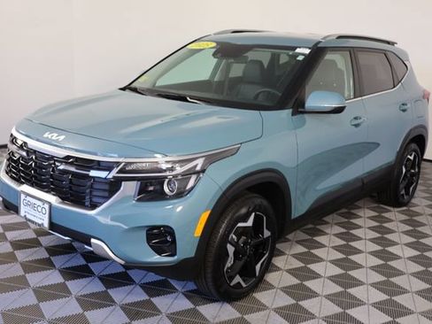 Used 2025 Kia Seltos EX AWD/4WD image 4
