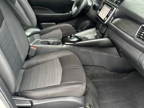 Used 2021 Nissan Leaf SV w/ SV Technology Package image 11