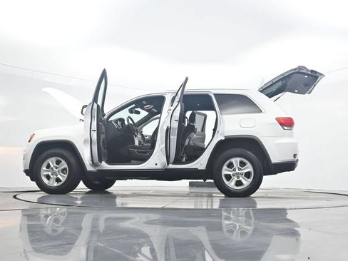 Used 2017 Jeep Grand Cherokee Laredo AWD/4WD image 43