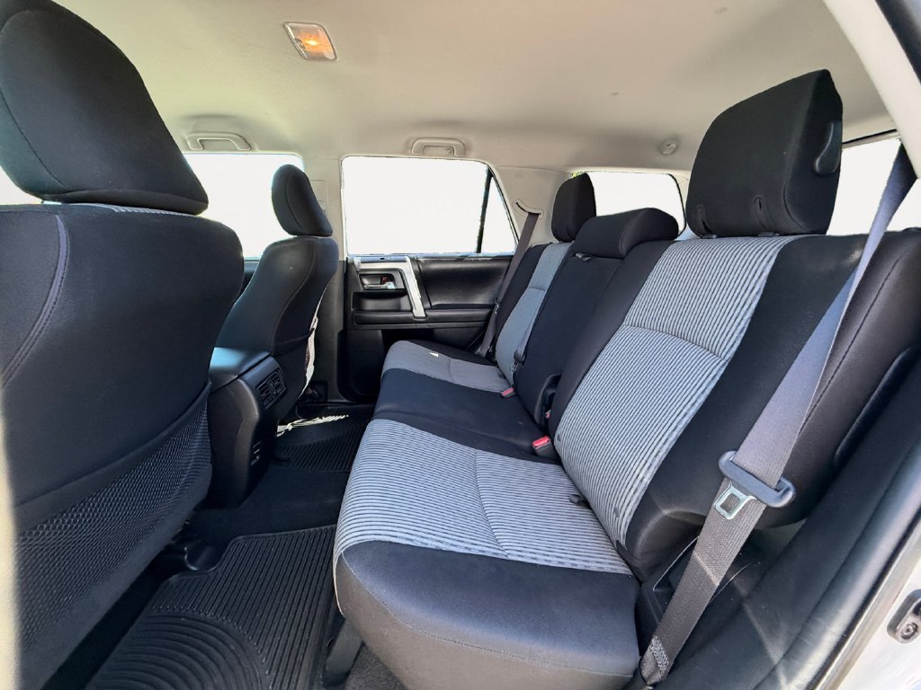 Used 2016 Toyota 4Runner SR5 AWD/4WD image 15