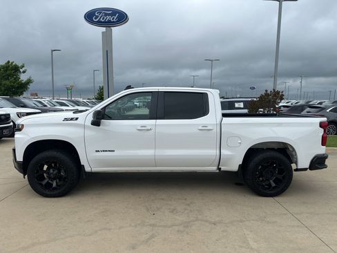Used 2020 Chevrolet Silverado 1500 LT Trail Boss image 2