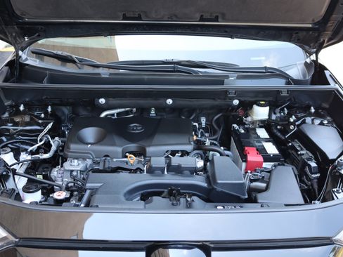 Used 2025 Toyota RAV4 XLE FWD image 10