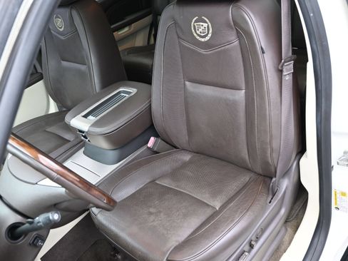 Used 2014 Cadillac Escalade Platinum RWD image 21