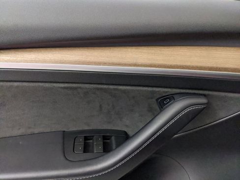 Used 2023 Tesla Model 3 Standard Range image 12