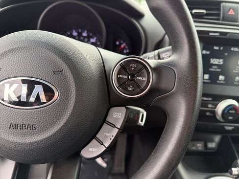 Used 2018 Kia Soul + FWD image 16