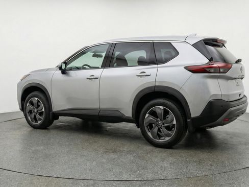 Used 2025 Nissan Rogue SV image 6