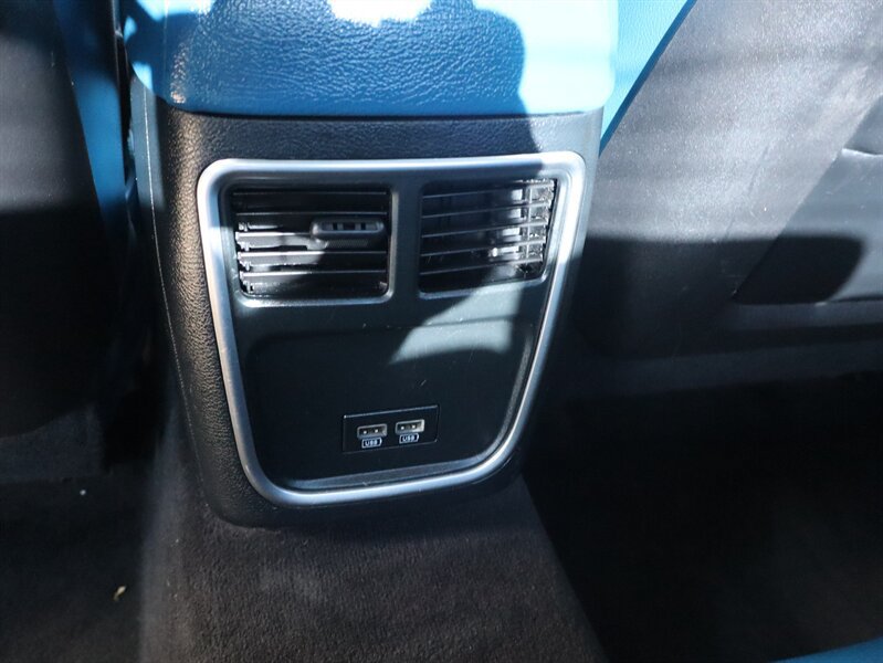 Used 2015 Dodge Charger SXT RWD image 18