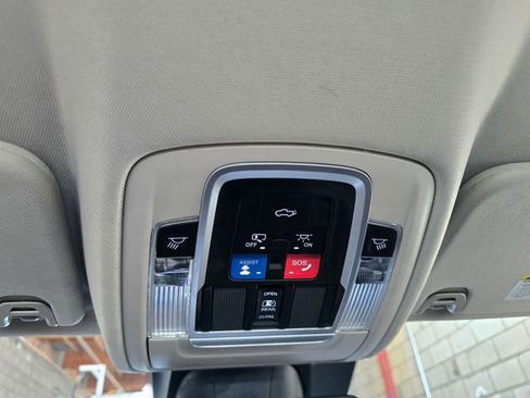 Used 2022 RAM 1500 Laramie AWD/4WD image 16