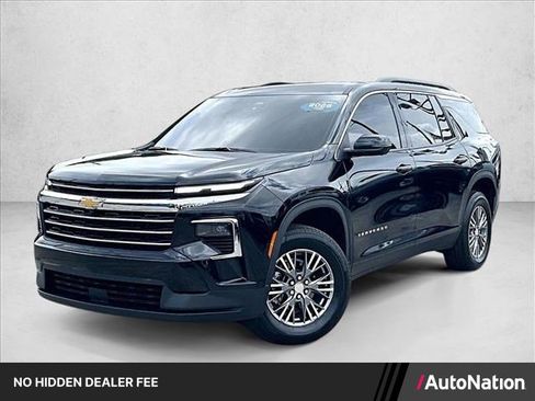 Used 2026 Chevrolet Traverse LT w/ Driver Confidence Package FWD image 1