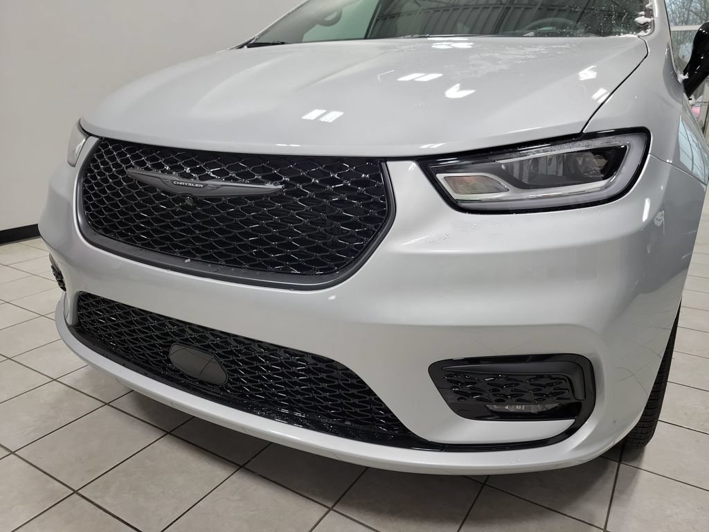 New 2026 Chrysler Pacifica Select w/ S Appearance Package AWD/4WD image 22
