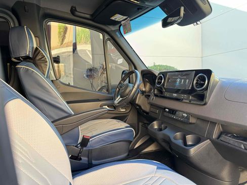 Used 2023 Mercedes-Benz Sprinter 2500 image 22