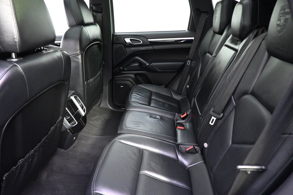 Used 2014 Porsche Cayenne Platinum Edition AWD/4WD image 21
