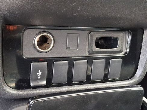 Used 2019 Mitsubishi Outlander AWD image 25