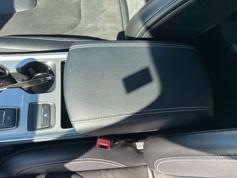 Used 2022 Ford Edge ST image 25