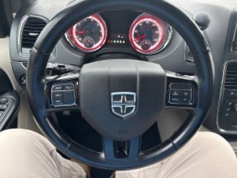 Used 2020 Dodge Grand Caravan SXT image 13