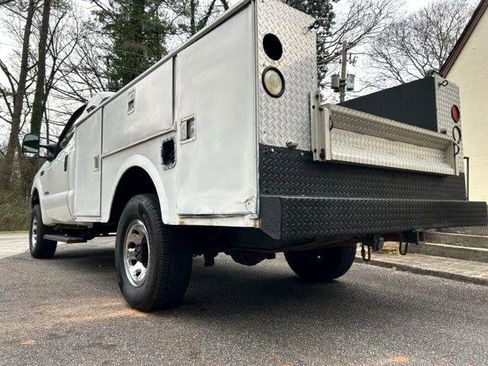 Used 2004 Ford F350 XL image 2