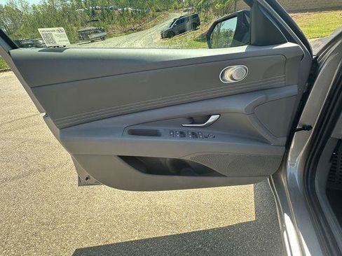 New 2025 Hyundai Elantra SEL image 10