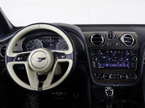 Used 2019 Bentley Bentayga image 35