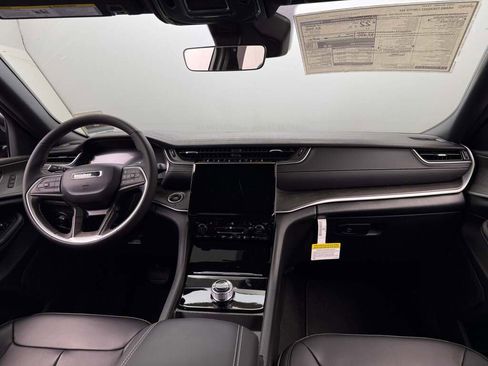 New 2025 Jeep Grand Cherokee Limited image 23