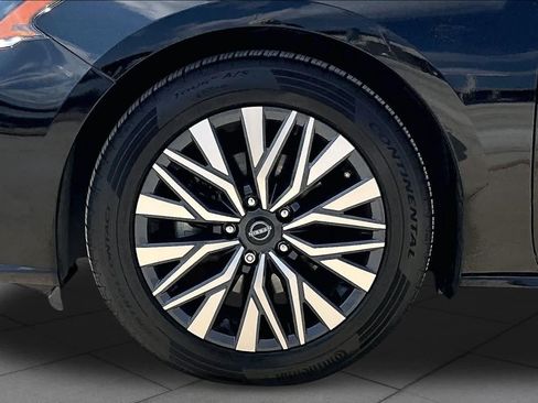 Used 2024 Nissan Altima 2.5 SV FWD image 10