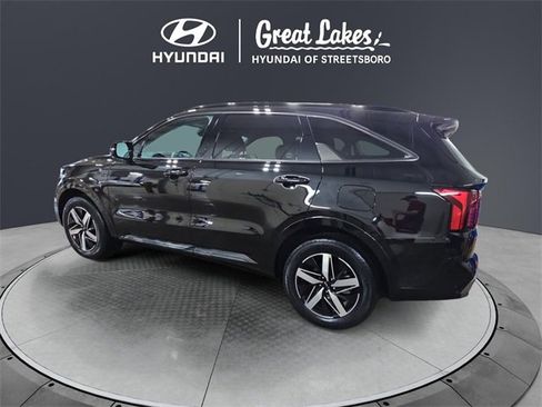 Used 2023 Kia Sorento S image 3