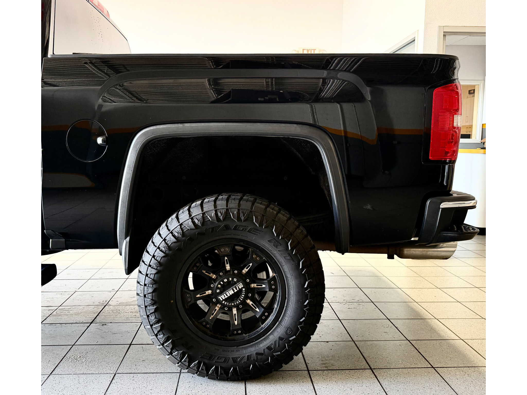 Used 2016 GMC Sierra 1500 SLE w/ Suspension Package, Off-Road AWD/4WD image 12