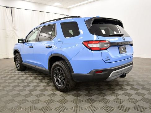 Used 2024 Honda Pilot TrailSport image 5