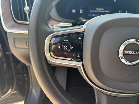 Used 2023 Volvo XC60 B5 Plus AWD/4WD image 19