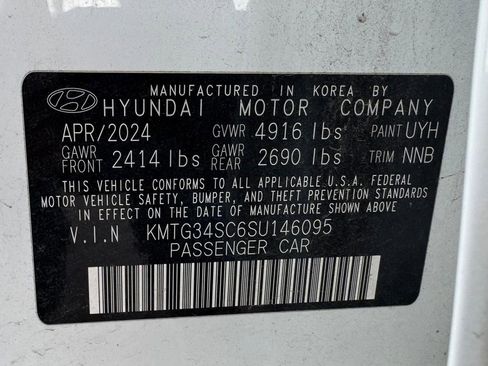 Used 2025 Genesis G70 2.5T image 12