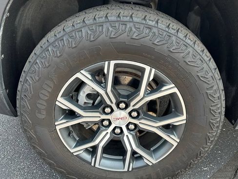 Used 2025 GMC Acadia AT4 AWD/4WD image 3