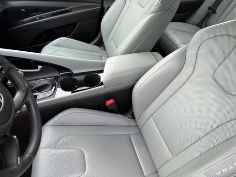 Used 2025 Hyundai Elantra Limited image 37