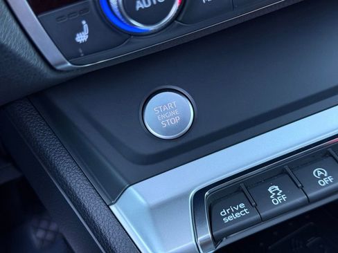 Used 2019 Audi Q3 2.0T Prestige w/ Prestige Package image 32