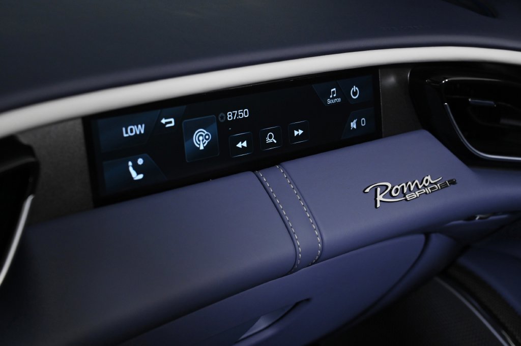 Used 2025 Ferrari Roma Spider RWD image 23