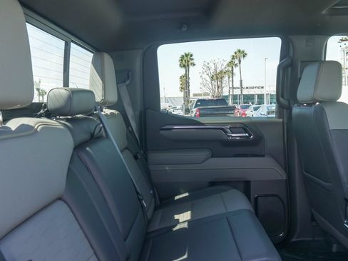 Used 2025 Chevrolet Silverado 1500 ZR2 w/ Technology Package AWD/4WD image 15
