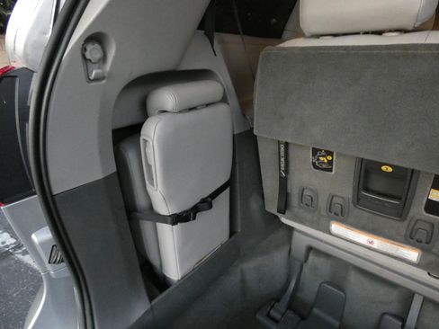 Used 2015 Toyota Sienna XLE image 66