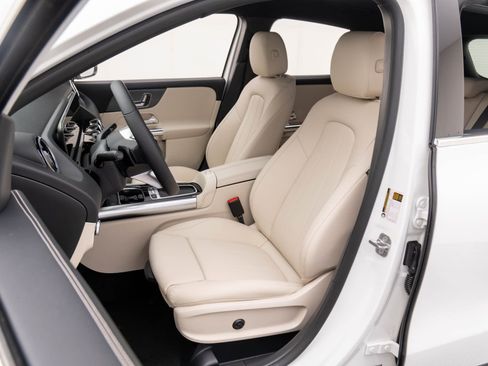 Certified 2025 Mercedes-Benz GLA 250 4MATIC image 14