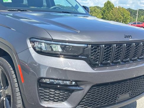 Used 2023 Jeep Grand Cherokee Limited w/ Black Appearance Package AWD/4WD image 11