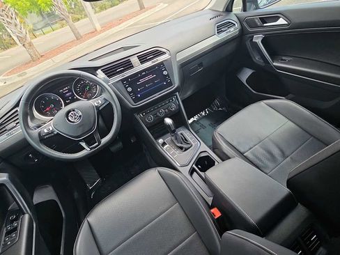 Used 2021 Volkswagen Tiguan SE w/ Panoramic Sunroof Package FWD image 23