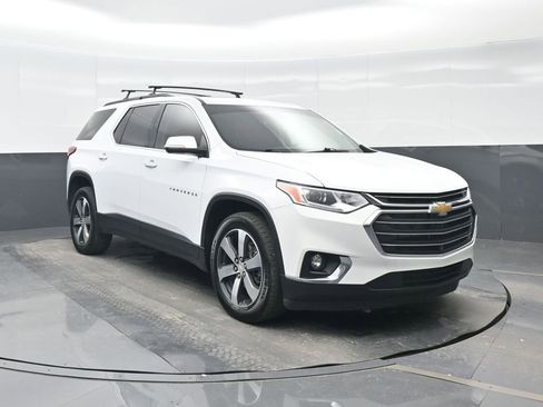 Used 2021 Chevrolet Traverse LT w/ LT Premium Package image 9