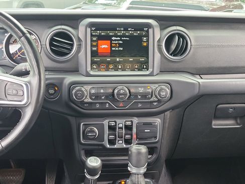 Used 2018 Jeep Wrangler Unlimited Sahara AWD/4WD image 19