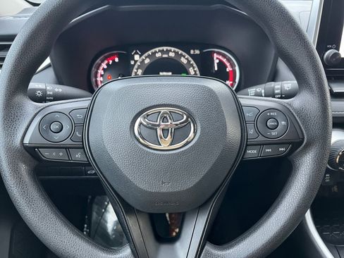 Used 2025 Toyota RAV4 XLE image 29