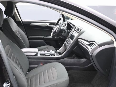 Used 2020 Ford Fusion SE image 35