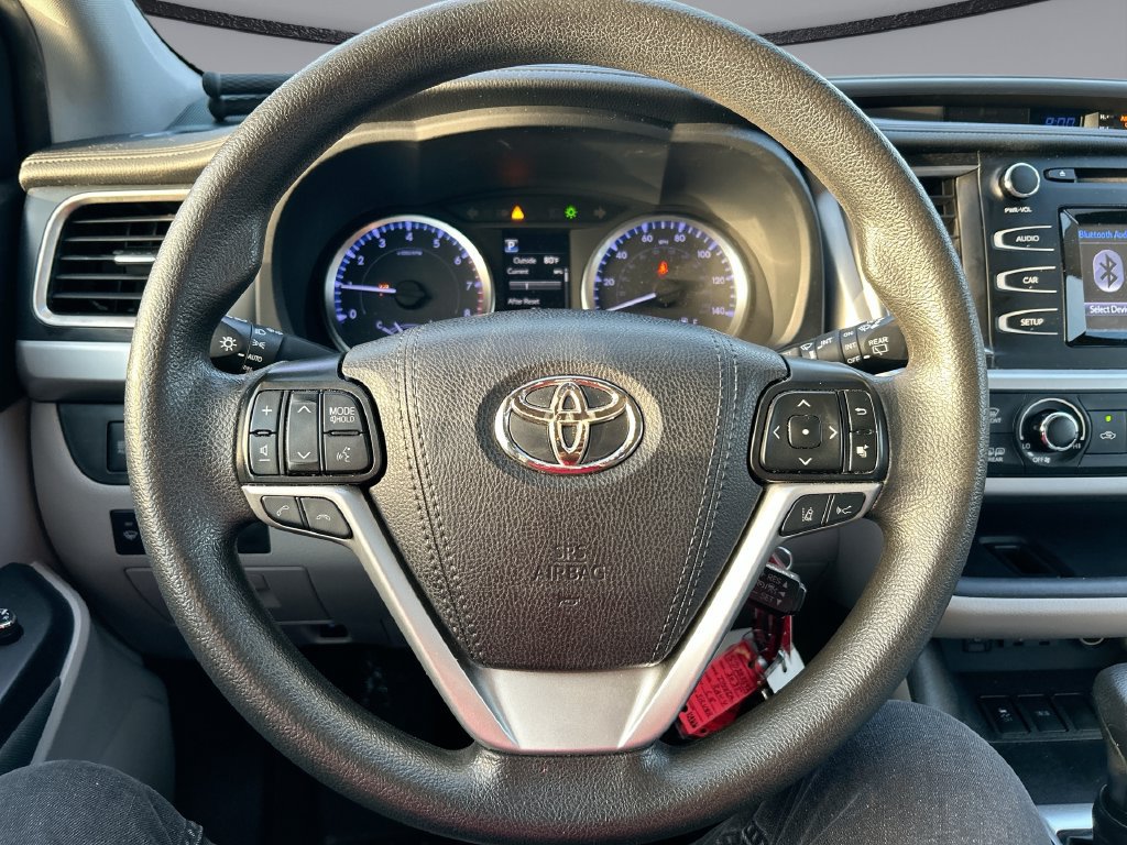 Used 2019 Toyota Highlander LE FWD image 14